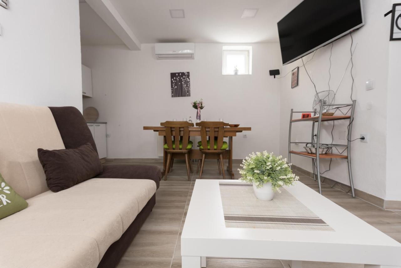 Apartmani Kod Marka Pozega Zewnętrze zdjęcie